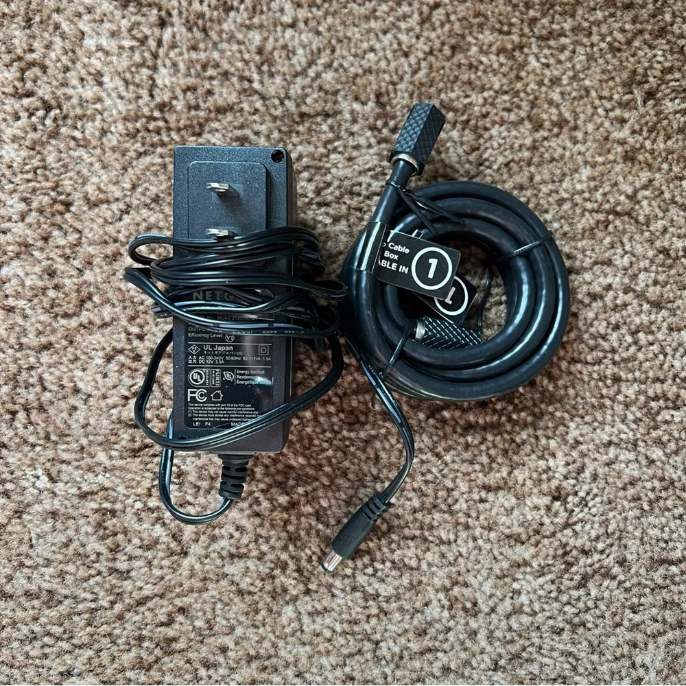 NETGEAR Nighthawk Cable Modem WiFi Router AC1900 Built-In DOCSIS - Picture 6 of 15